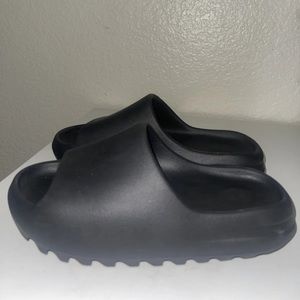 Adidas Yeezy Slide Onyx Black HQ6448  Women size 6-6.5  Men Sz 4.5 - 5